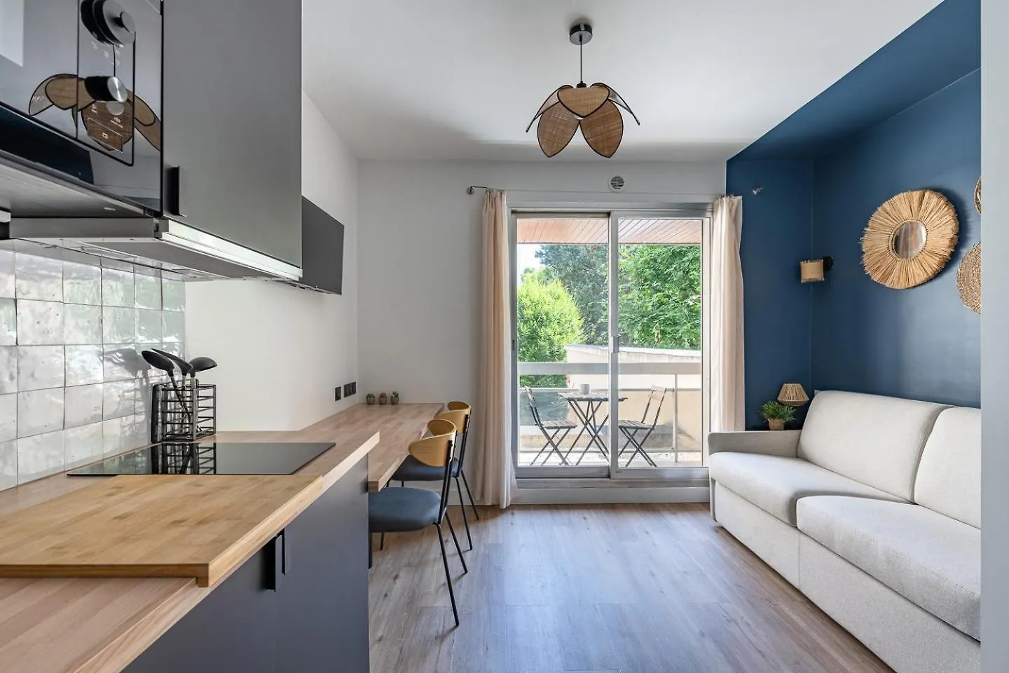 פריז Studio Renove Avec Balcon Pres Des Champs-Elysees דירה